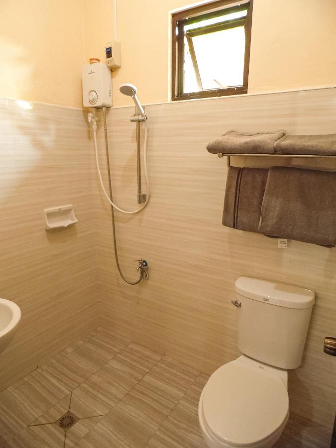Casa Cecilia-Entire House Located Near 100 Islands Villa Аламинос Екстериор снимка