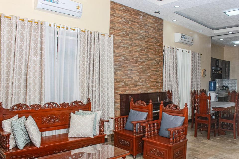 Casa Cecilia-Entire House Located Near 100 Islands Villa Аламинос Екстериор снимка